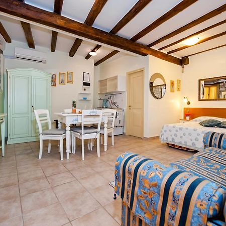 Guest House Sotto I Volti Centro Storico روفينج المظهر الخارجي الصورة