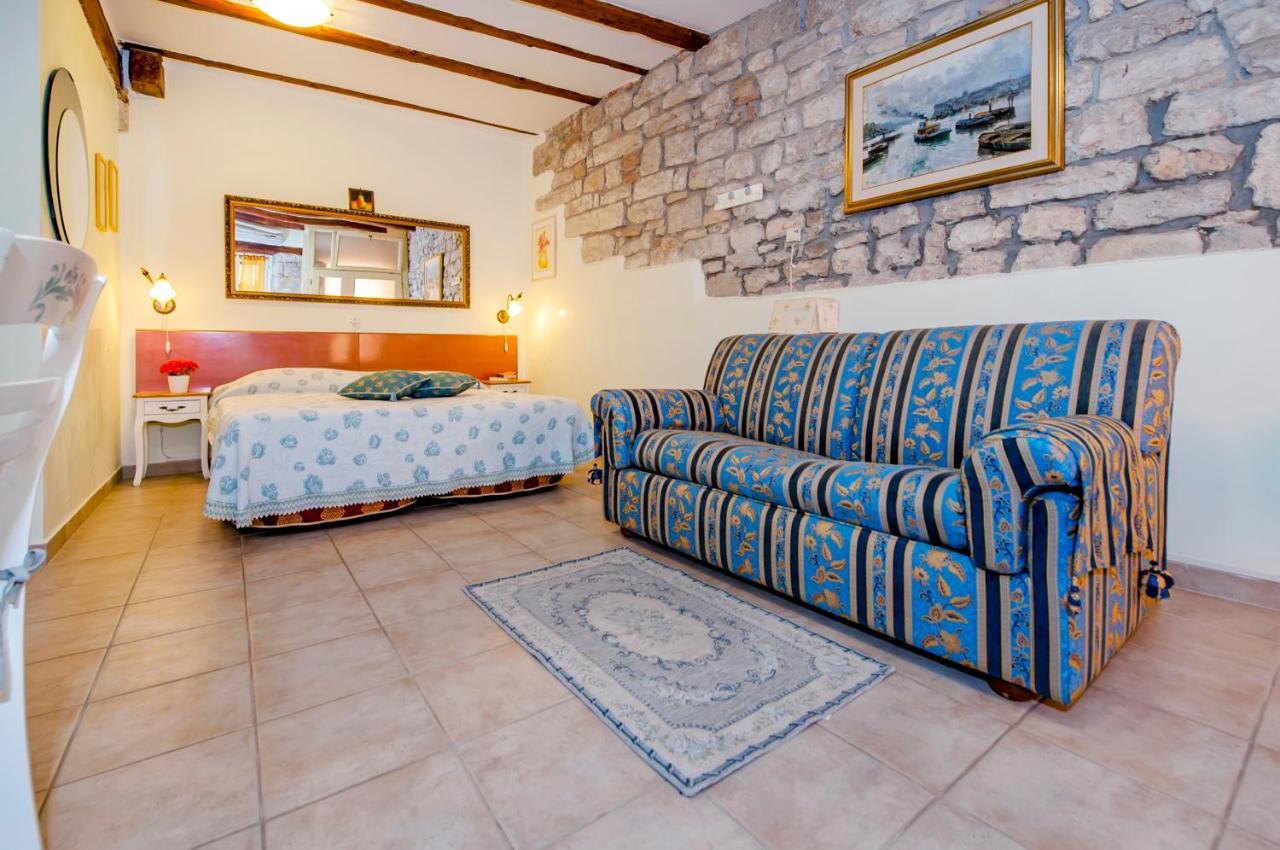 Guest House Sotto I Volti Centro Storico روفينج المظهر الخارجي الصورة