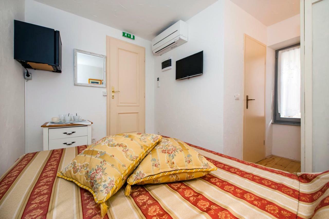 Guest House Sotto I Volti Centro Storico روفينج المظهر الخارجي الصورة