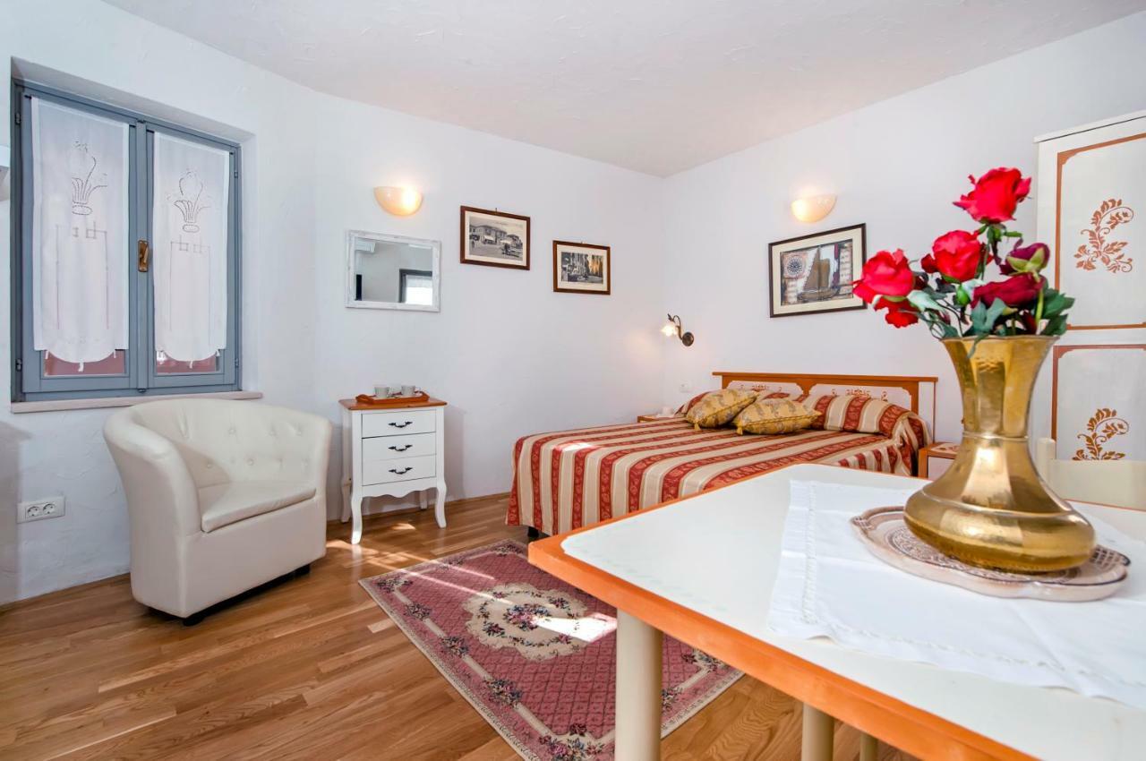 Guest House Sotto I Volti Centro Storico روفينج المظهر الخارجي الصورة
