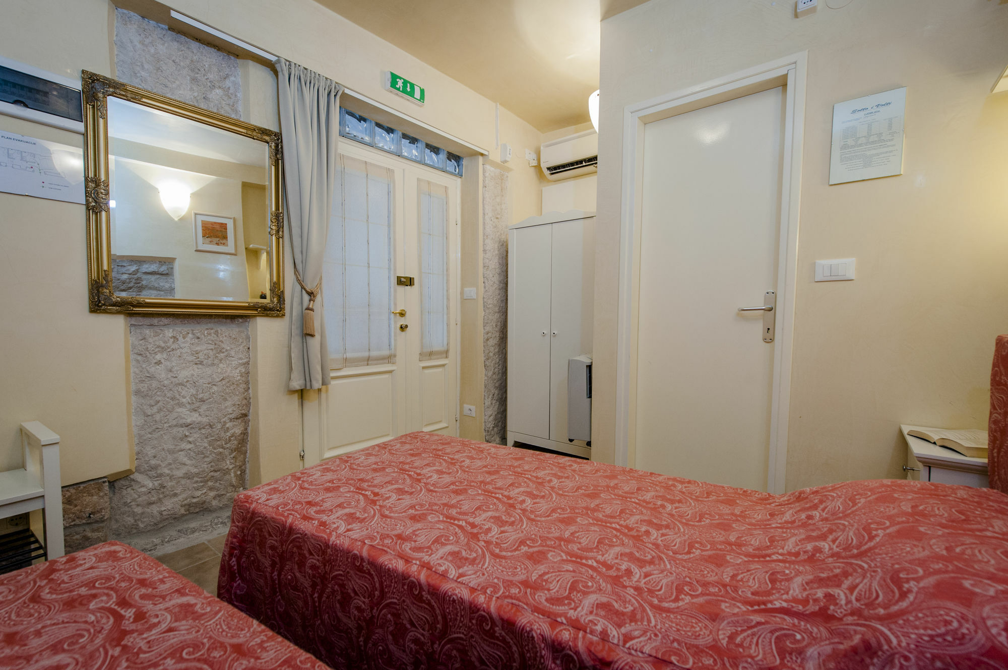 Guest House Sotto I Volti Centro Storico روفينج المظهر الخارجي الصورة