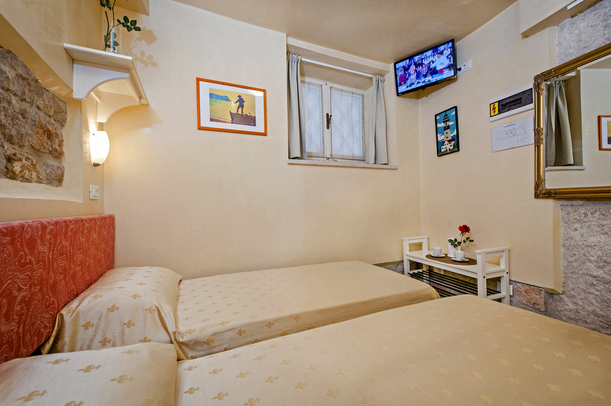 Guest House Sotto I Volti Centro Storico روفينج المظهر الخارجي الصورة
