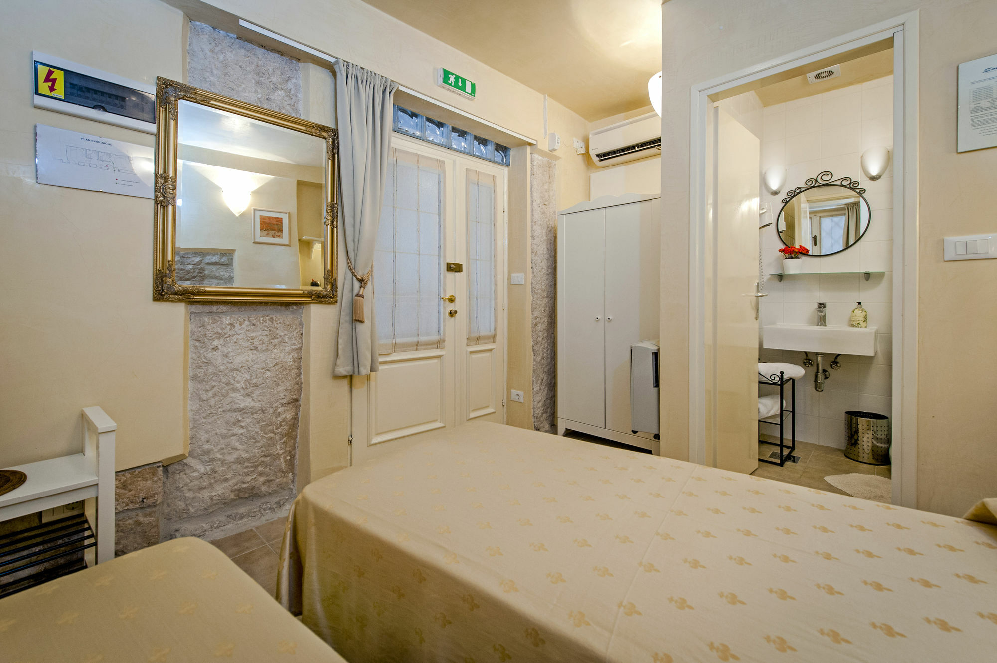 Guest House Sotto I Volti Centro Storico روفينج المظهر الخارجي الصورة