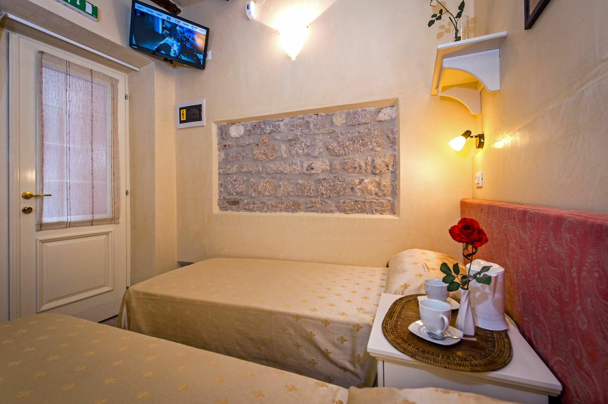 Guest House Sotto I Volti Centro Storico روفينج المظهر الخارجي الصورة